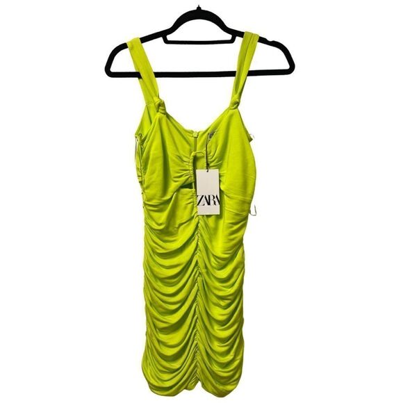 ZaraāLimeāGreenĀ ShortāDressāwithāRuchingāSizeāLarge - Picture 4 of 5